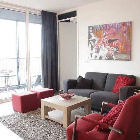 570 Calypso Centre With Private Parking *non Smoking* Apartment
