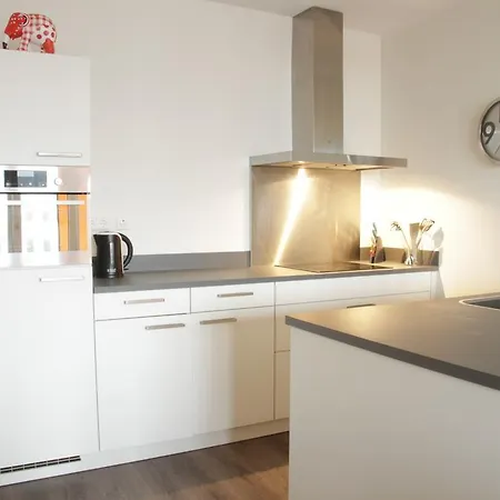 570 Calypso Centre With Private Parking *non Smoking* Apartment *